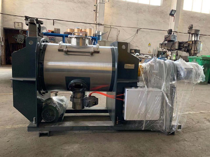 無錫中銀200L犁刀混合機成功出口保加利亞